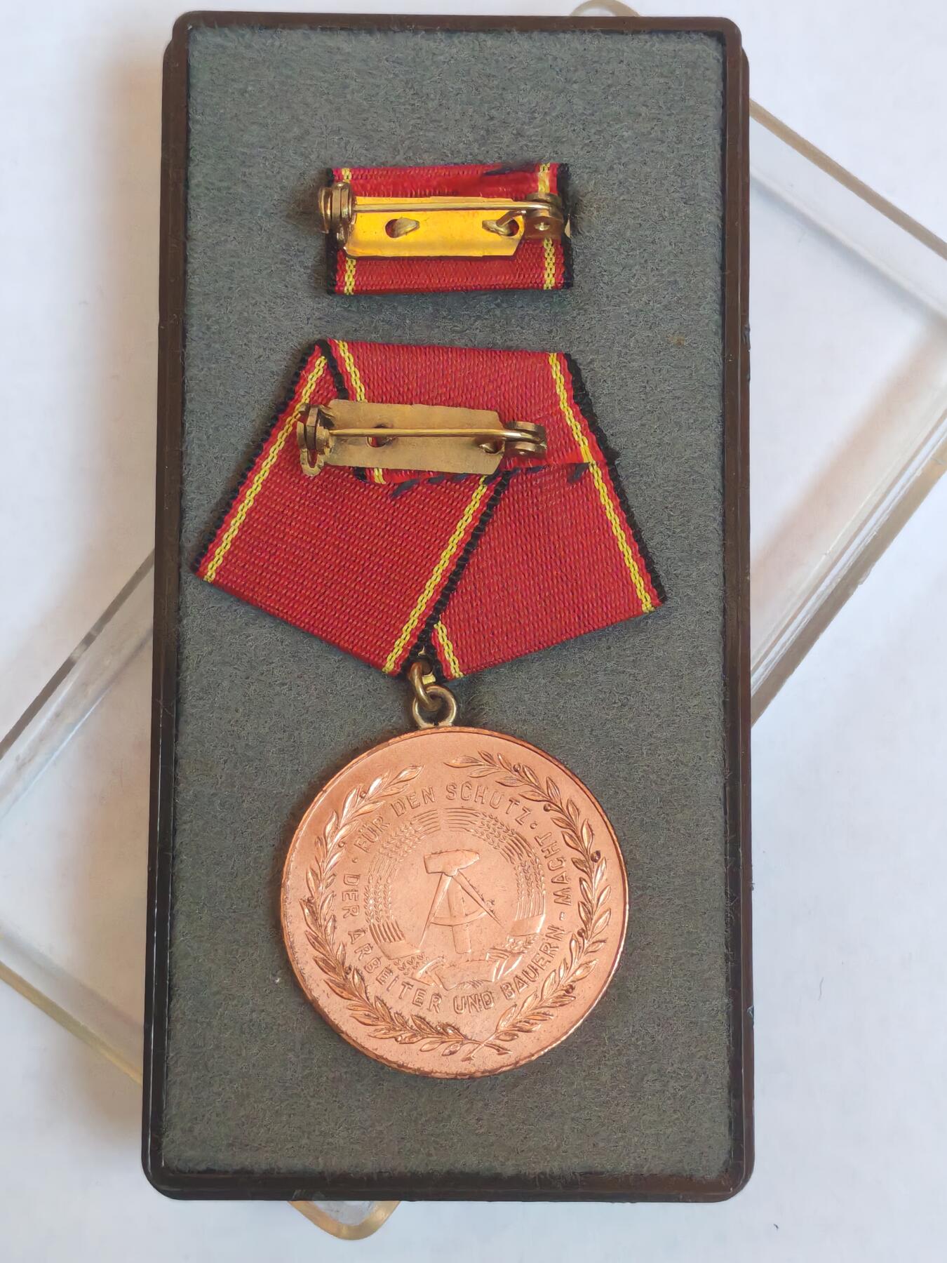 韵星假日军品类拍卖第44期 -- Rimey Holidays Militaria Auction 44 民主德国铜级人民军功绩奖章带原盒略