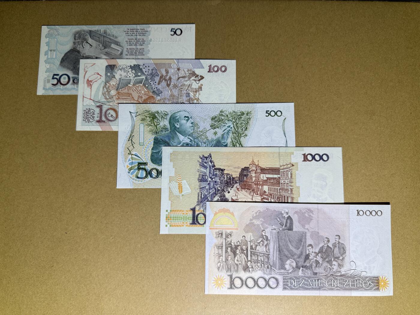 《艾美收藏》第235期-3.8周日外币荟萃 巴西克鲁塞罗5张 UNC 各时期不同版本 全程长号码无4