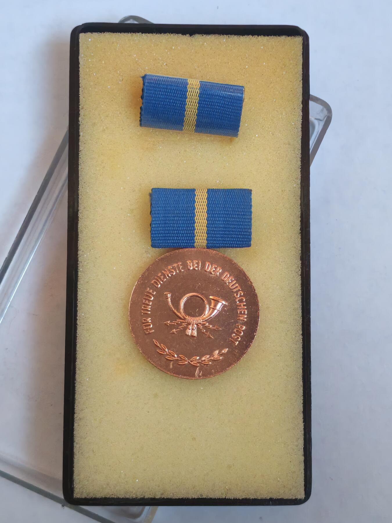 韵星假日军品类拍卖第44期 -- Rimey Holidays Militaria Auction 44 民主德国铜级邮政部忠诚服务奖章带原盒略