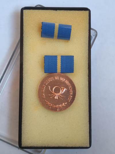 韵星假日军品类拍卖第44期 -- Rimey Holidays Militaria Auction 44 - 民主德国铜级邮政部忠诚服务奖章带原盒略