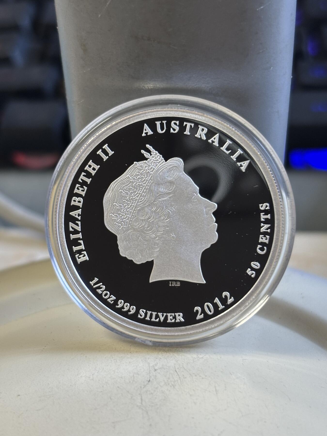 第192期拍卖 澳大利亚2012年动物喜鹊彩色纪念银币，999银，发行10000枚