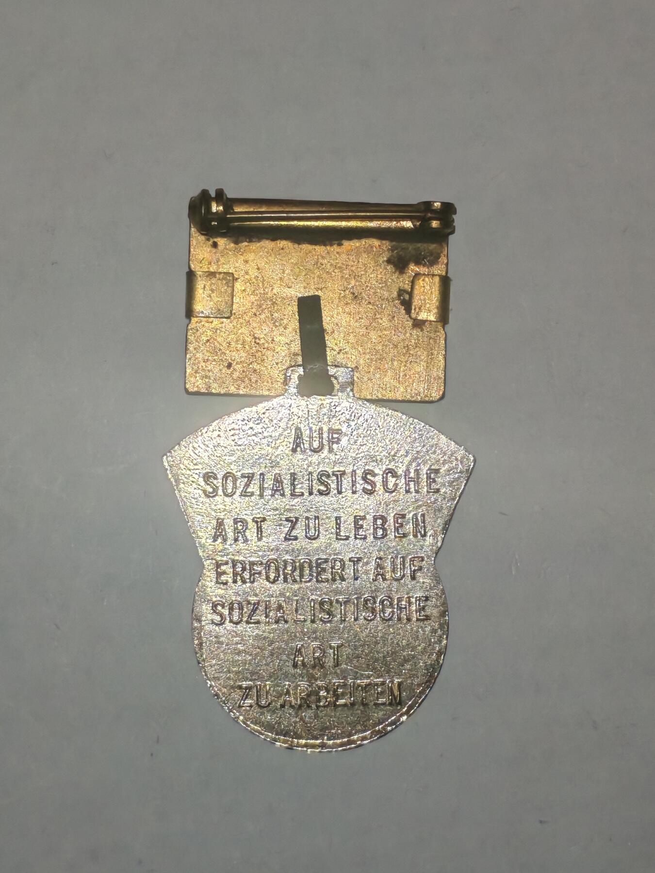 韵星假日军品类拍卖第44期 -- Rimey Holidays Militaria Auction 44 民主德国五年计划劳动模范奖章