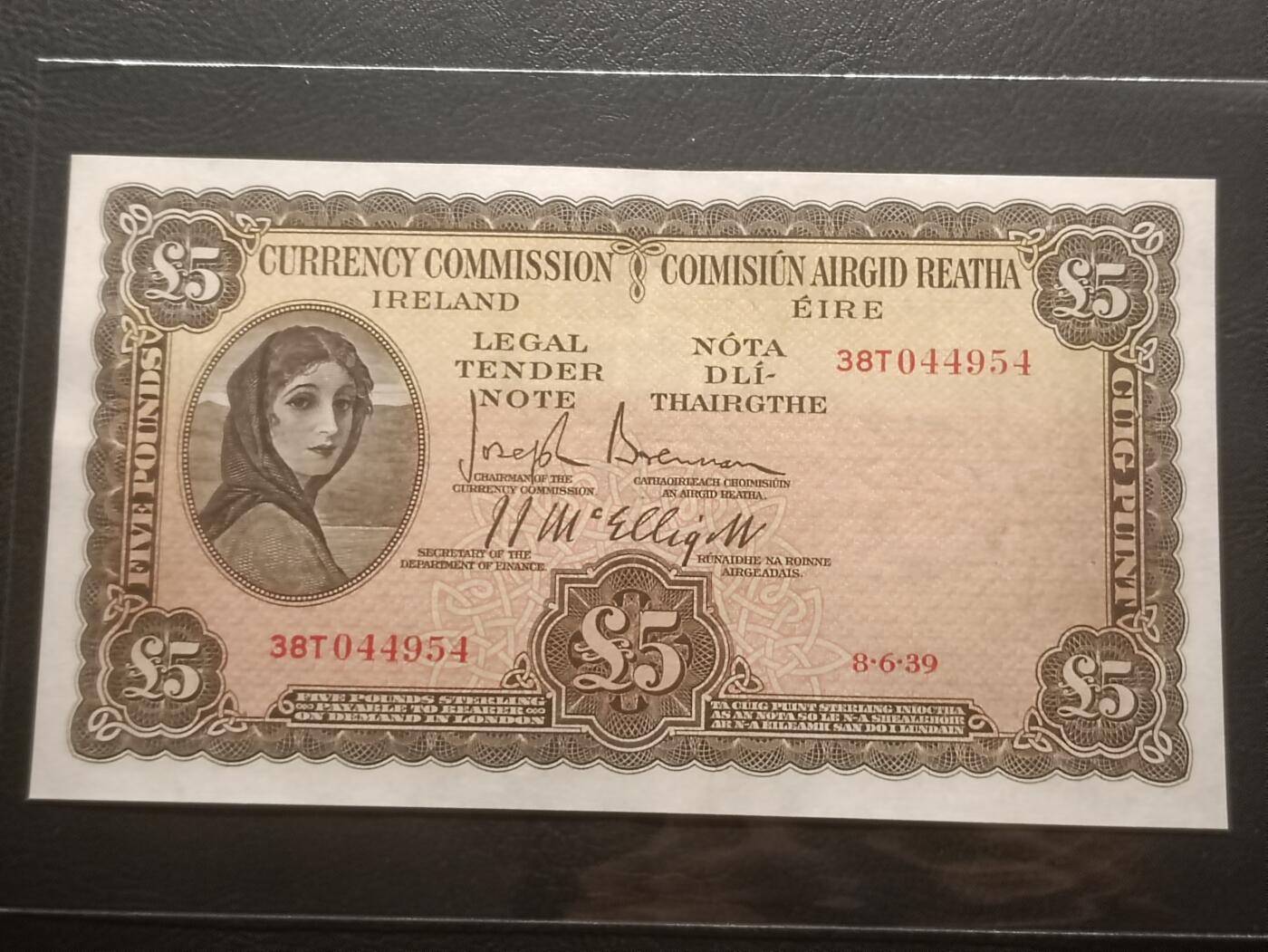 2026三月第一期，总218期 爱尔兰1939年5镑AUNC，稀有的“爱尔兰货币管理局”抬头，下方有英爱两国货币互换协议的版本，爱尔兰人格化象征“拉维利夫人”