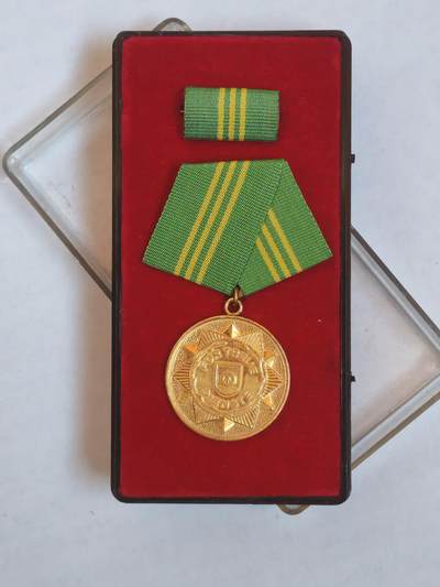 韵星假日军品类拍卖第44期 -- Rimey Holidays Militaria Auction 44 - 民主德国内务部金级忠诚服役奖章带原盒略