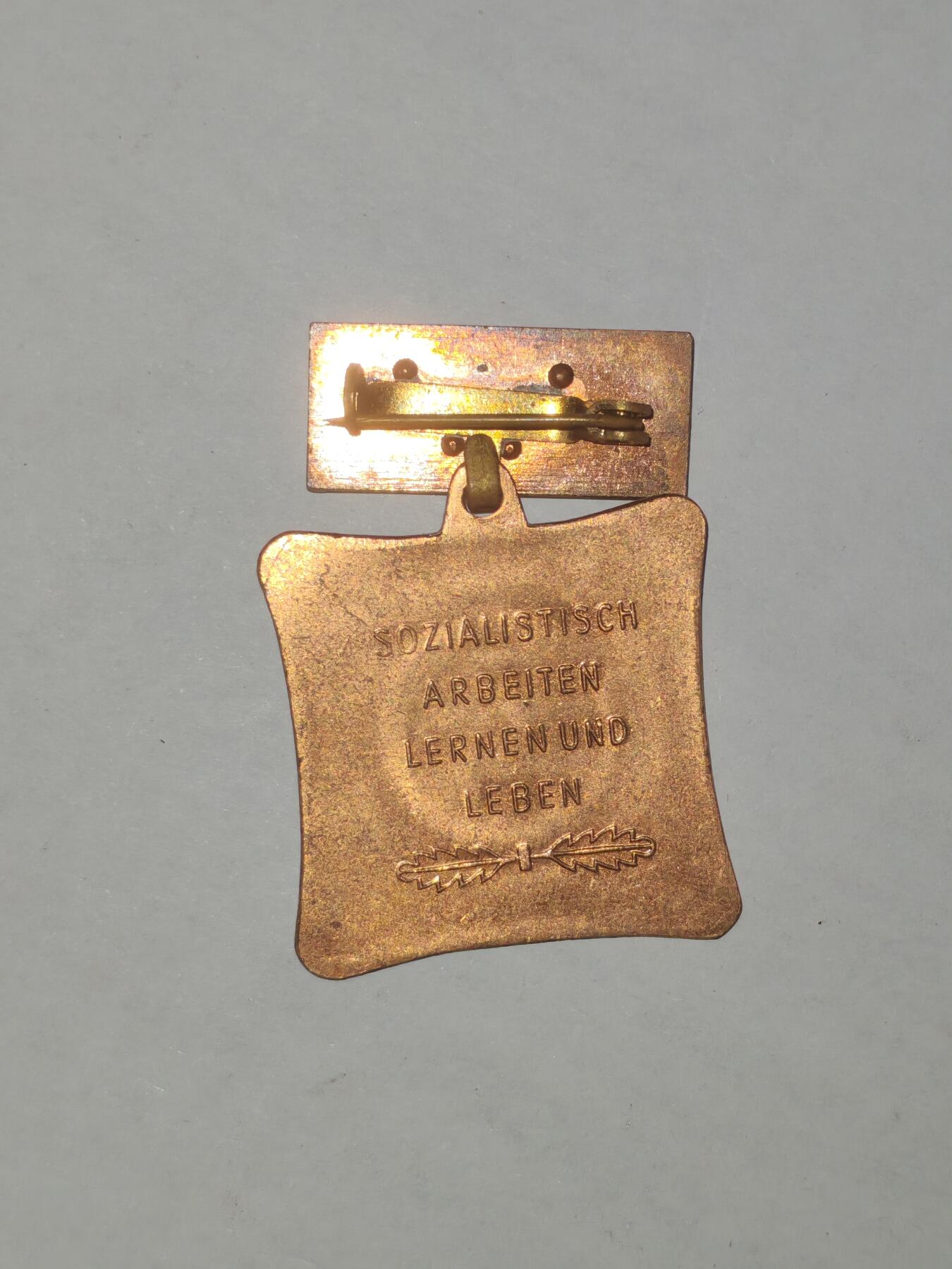 韵星假日军品类拍卖第44期 -- Rimey Holidays Militaria Auction 44 民主德国集体劳动模范奖章