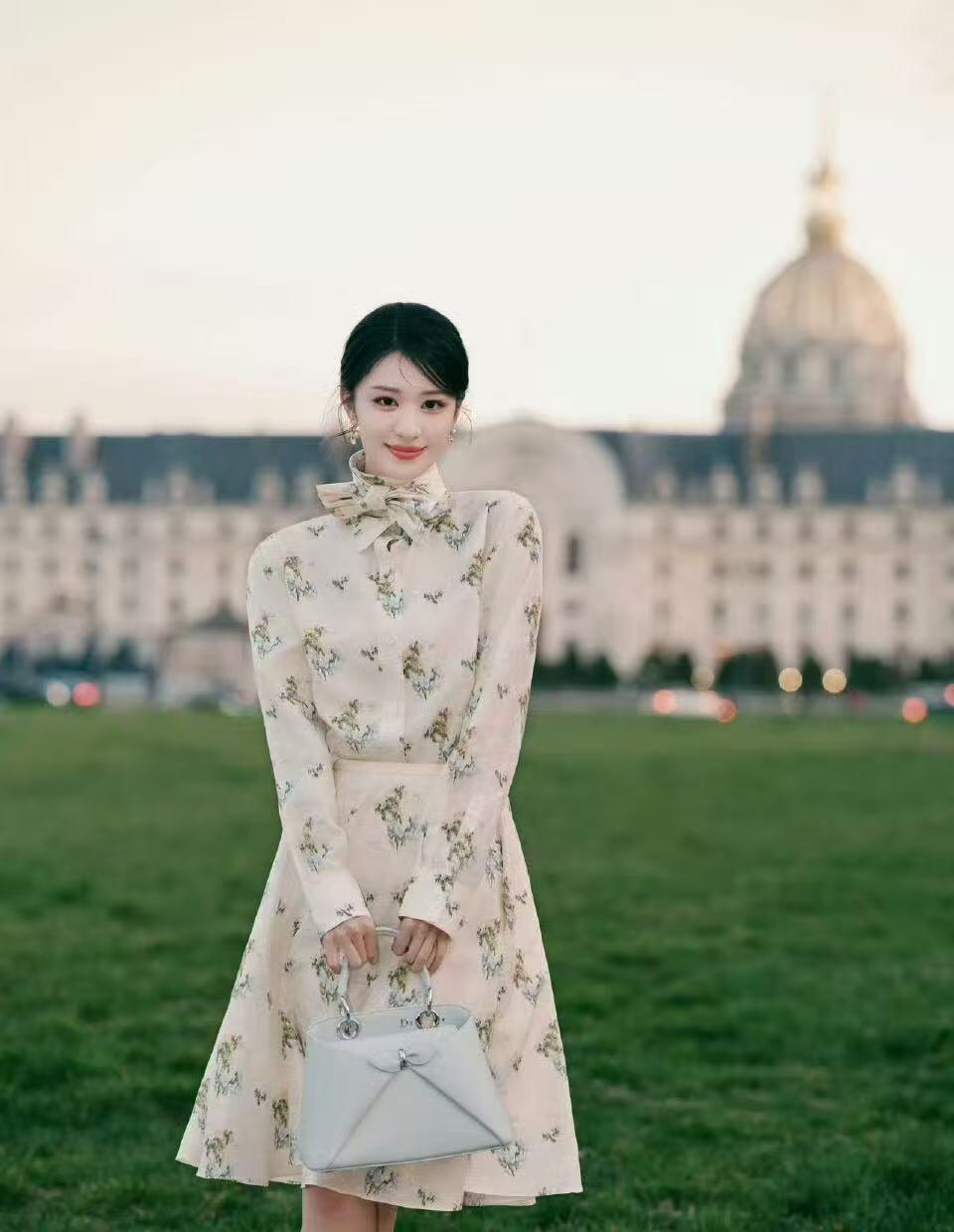 零元拍：十月寒英，风骨傲立！大家问啊问，大家等吖等，真的等到王楚然！回味一番，楚然的昭君出塞真的太美……2026马年春晚《贺花神》月芙蓉花神王楚然亲签芙蓉春帖~