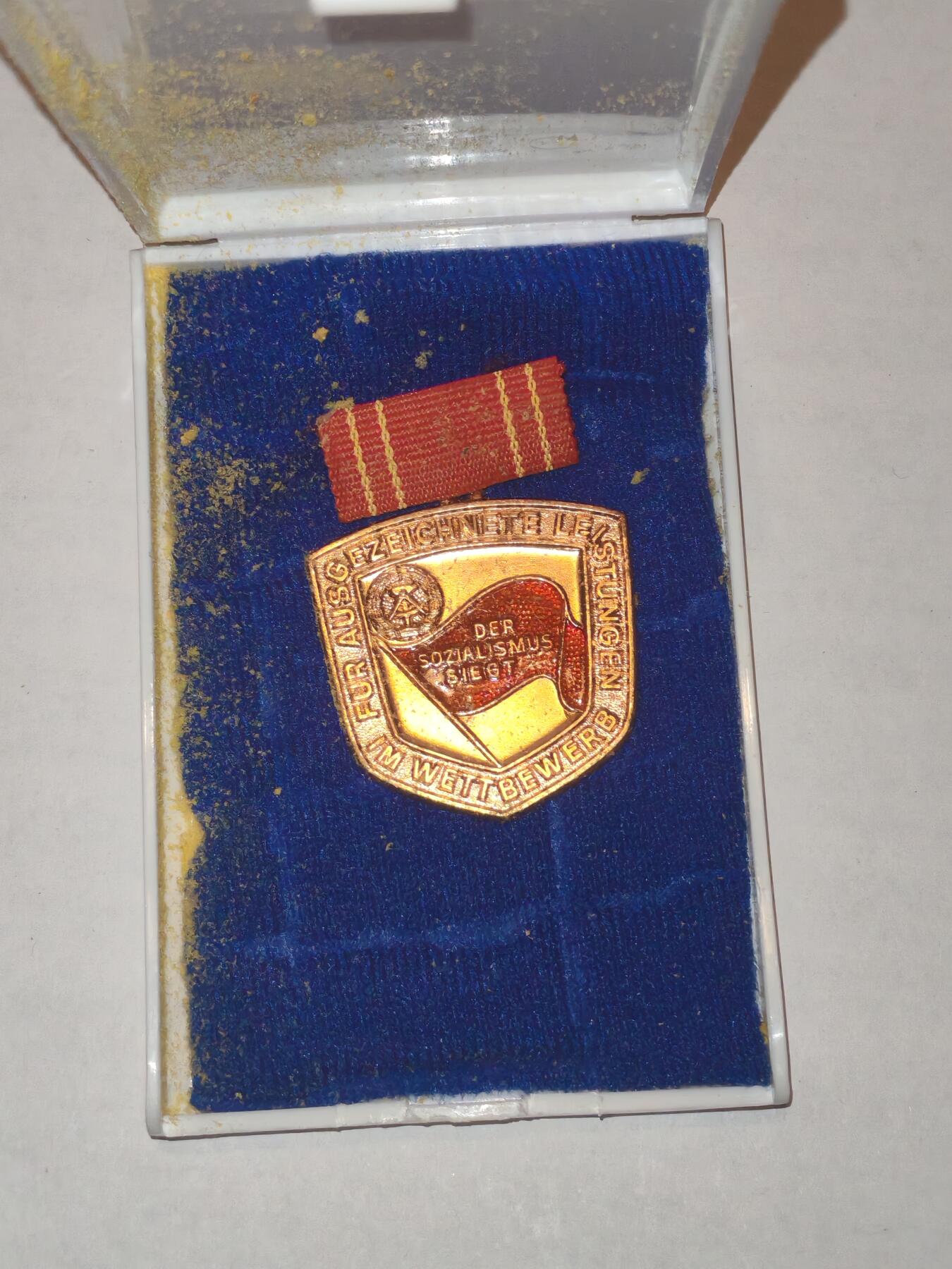 韵星假日军品类拍卖第44期 -- Rimey Holidays Militaria Auction 44 民主德国竞赛表现优异奖章带原盒