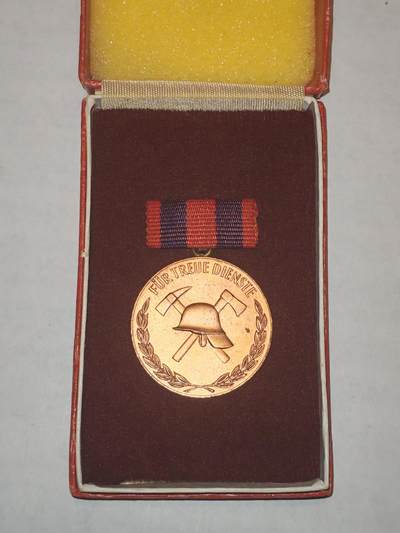 韵星假日军品类拍卖第44期 -- Rimey Holidays Militaria Auction 44 - 民主德国铜级消防忠诚服务奖章带原盒
