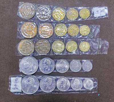 北京马甸外国币专卖第148期，外国币，中国早期纪念币专场，陆续上拍，欢迎关注 - 智利三套，委内瑞拉2套，用塑胶粘着