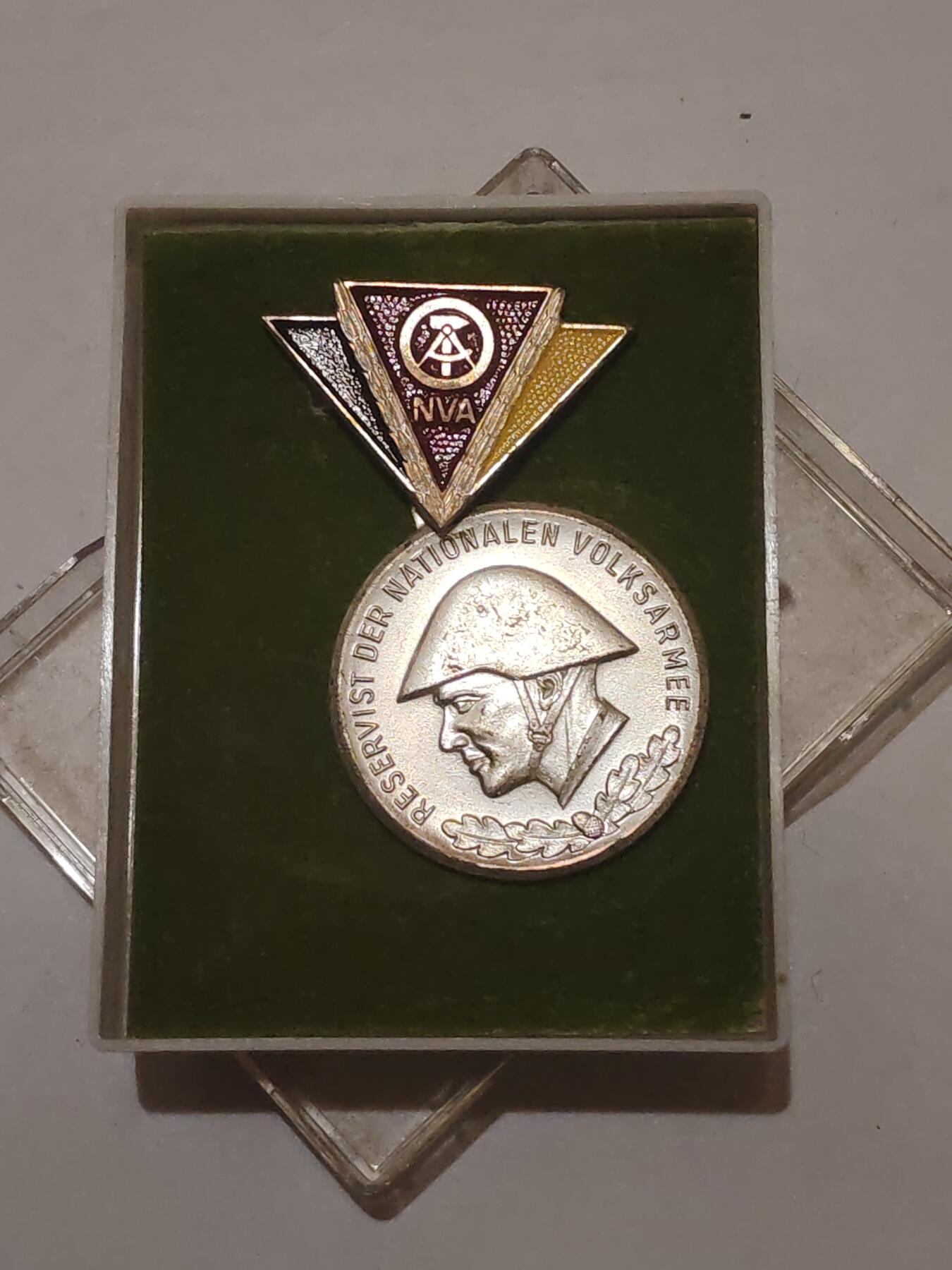 韵星假日军品类拍卖第44期 -- Rimey Holidays Militaria Auction 44 民主德国银级人民军预备役奖章带原盒