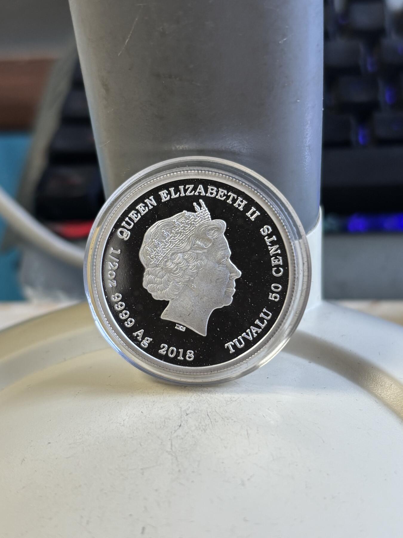 第192期拍卖 图瓦卢2018年英国斗牛犬彩色纪念银币，15.553克，9999银，发行5000枚