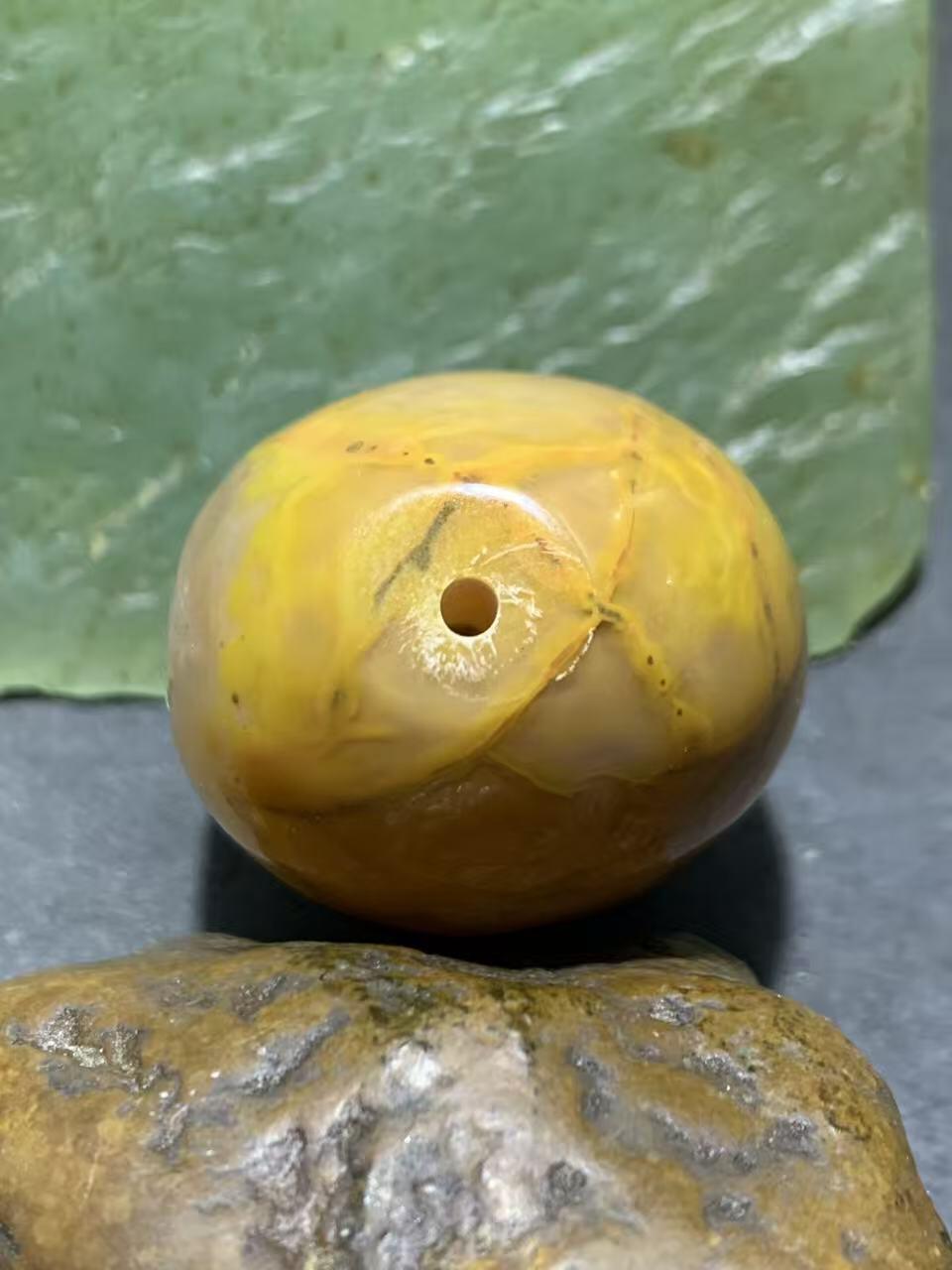 精美冰飘冻料飘鸡油黄战国红玛瑙大勒子一颗！