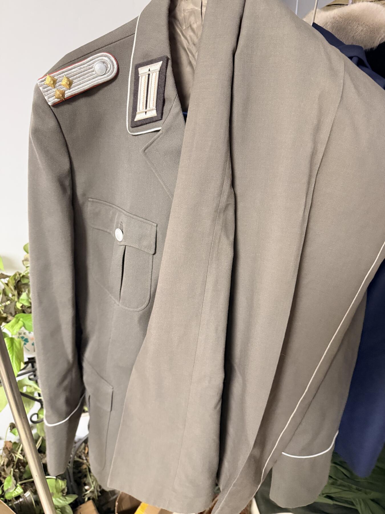 云宸嘉赏-勋臻精藏⭐️年后精品专拍场次🎖 民主德国史塔西上尉常服一套 UG52尺码