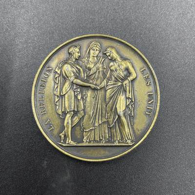 「木头集藏」章牌专场-第69场 - 1847年法国婚礼镀金银章，直径：36.3 mm，22.2 g，边铭：手指 ARGENT，正面法语：宗教使他们结合，少见镀金版本，品相不错。