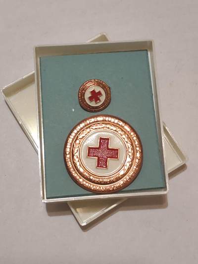 韵星假日军品类拍卖第44期 -- Rimey Holidays Militaria Auction 44 - 民主德国铜级红十字会证章带原盒mini