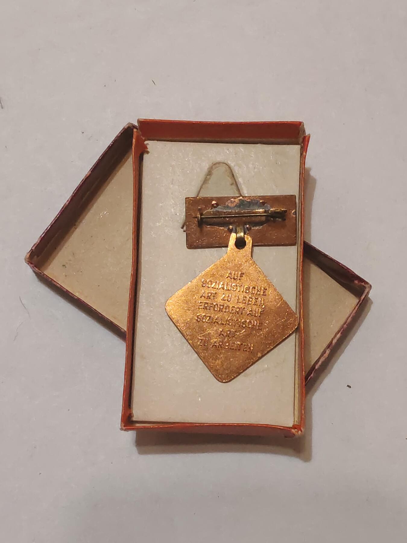 韵星假日军品类拍卖第44期 -- Rimey Holidays Militaria Auction 44 民主德国个人劳动荣誉奖章带原盒