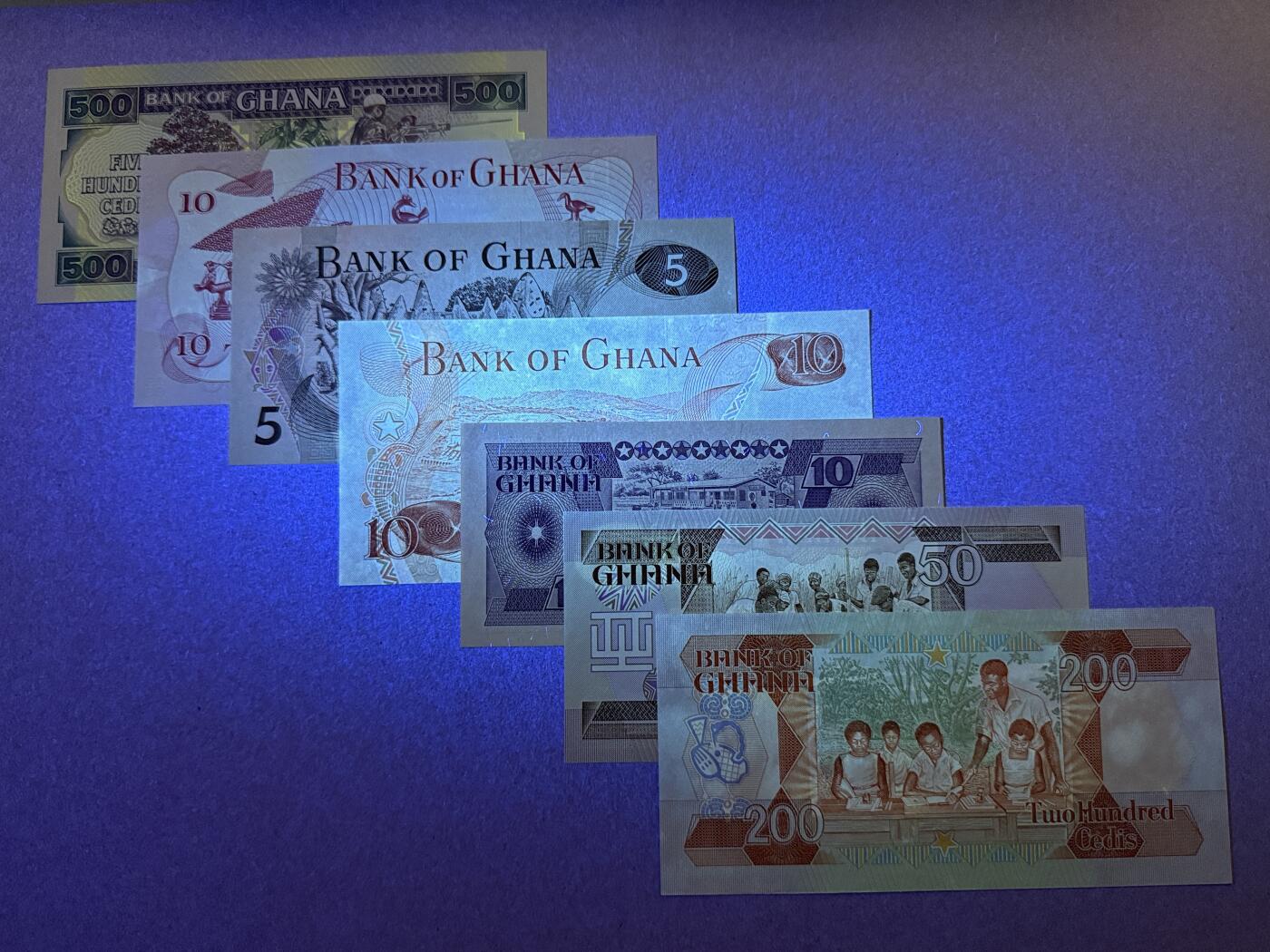 《艾美收藏》第235期-3.8周日外币荟萃