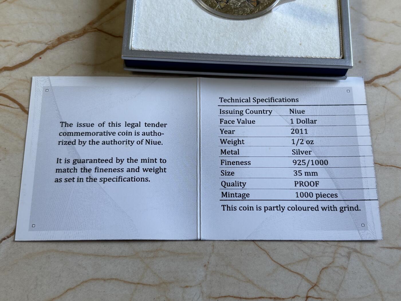 第192期拍卖 世界首枚含有岩石粉末原厂盒证纽埃2011年史前远古岩画艺术法国肖维岩洞壁画彩色精制银币925银15.55克直径35毫米