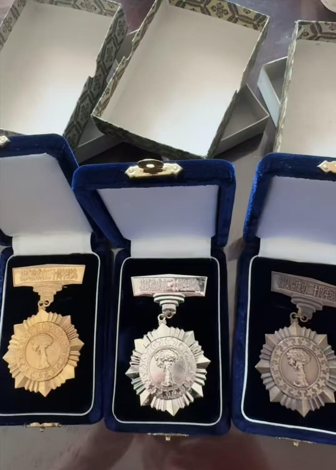 核试验二十周年，金银铜三枚，标价并非卖价