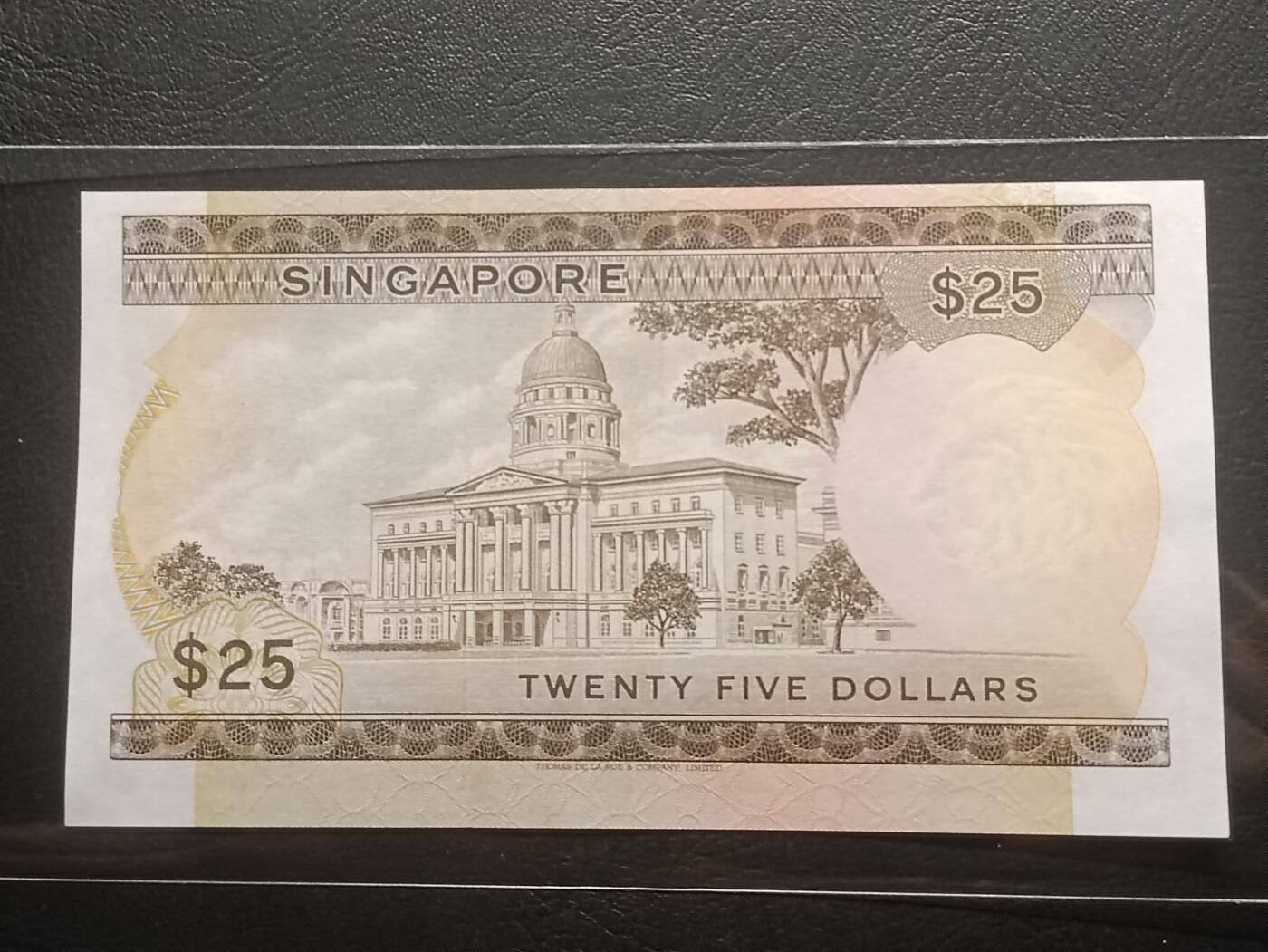 2026三月第一期，总218期 新加坡1972版25元UNC-，此系列名誉面值之一，因发行量少被藏家追捧，胡姬花和老议会大楼