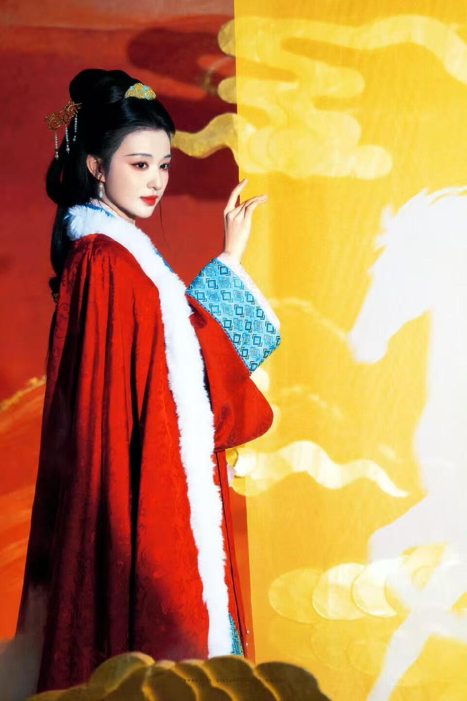 零元拍：十月寒英，风骨傲立！大家问啊问，大家等吖等，真的等到王楚然！回味一番，楚然的昭君出塞真的太美……2026马年春晚《贺花神》月芙蓉花神王楚然亲签芙蓉春帖~