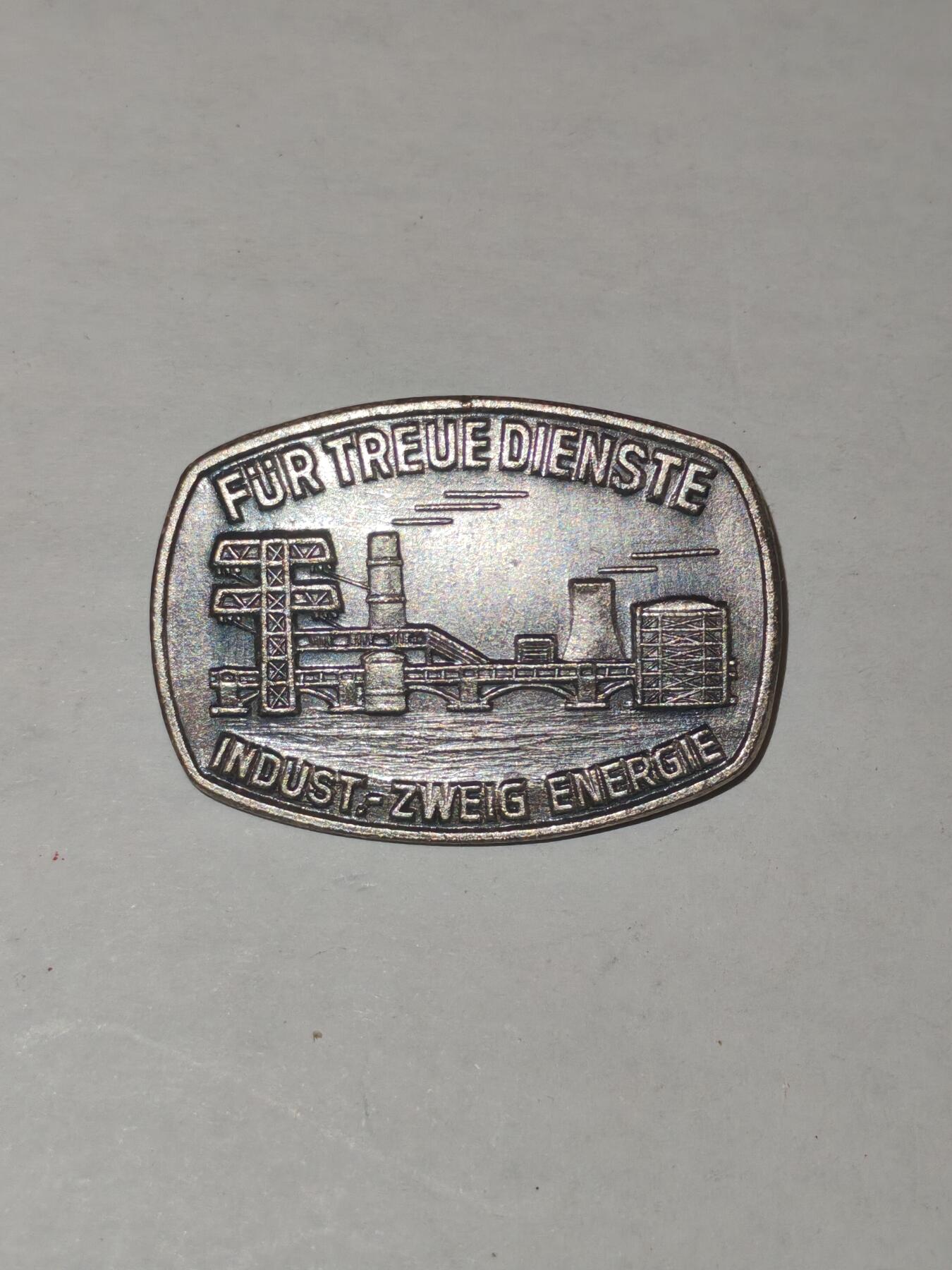 韵星假日军品类拍卖第44期 -- Rimey Holidays Militaria Auction 44 民主德国银级工业服务证章