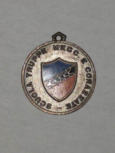 韵星假日军品类拍卖第44期 -- Rimey Holidays Militaria Auction 44 - 意大利共和国机器化和摩托化部队学校 证章 带厂标 原发时无绶带 需自配