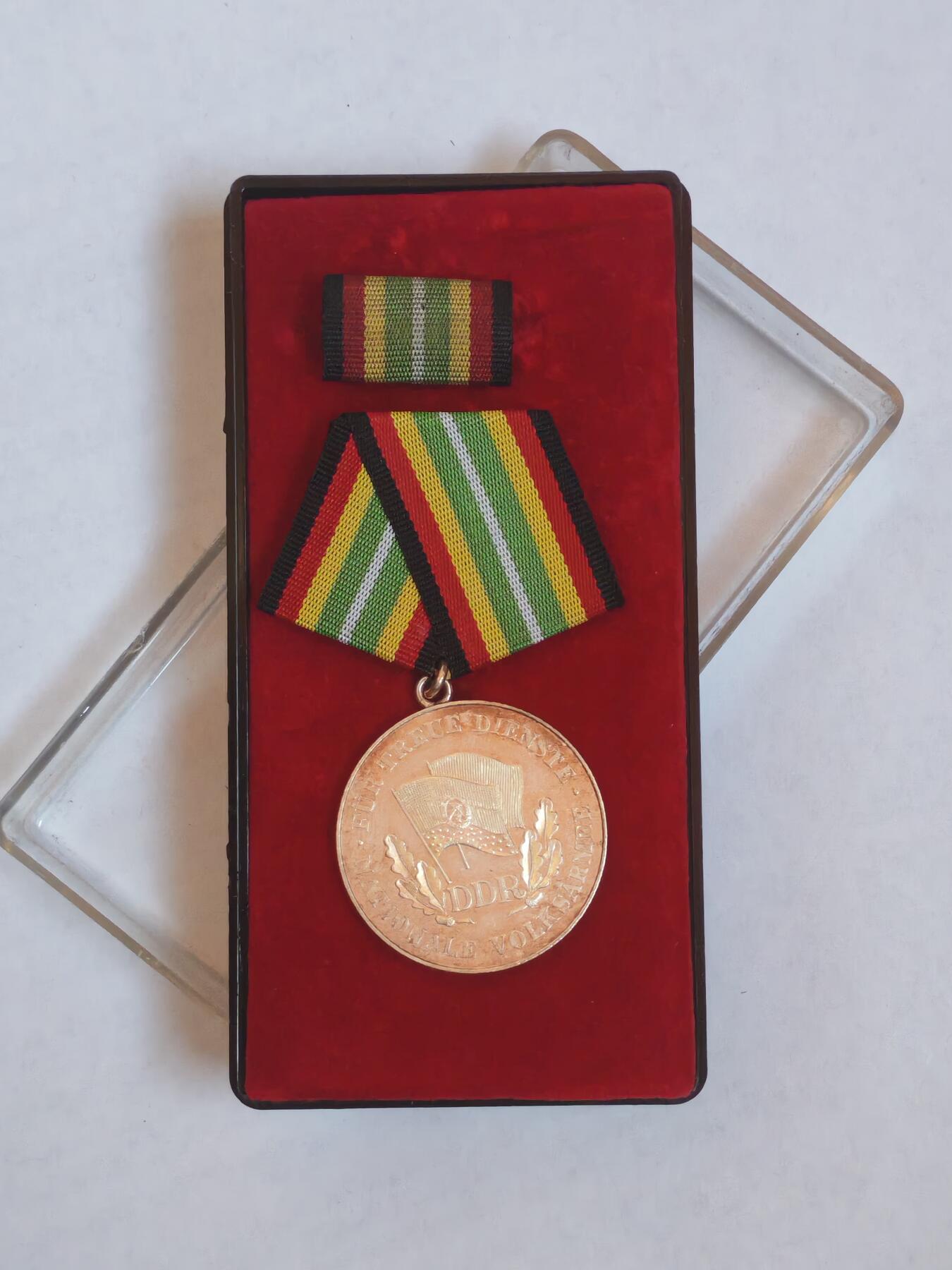 韵星假日军品类拍卖第44期 -- Rimey Holidays Militaria Auction 44 民主德国人民军银级圆满服役奖章带原盒略