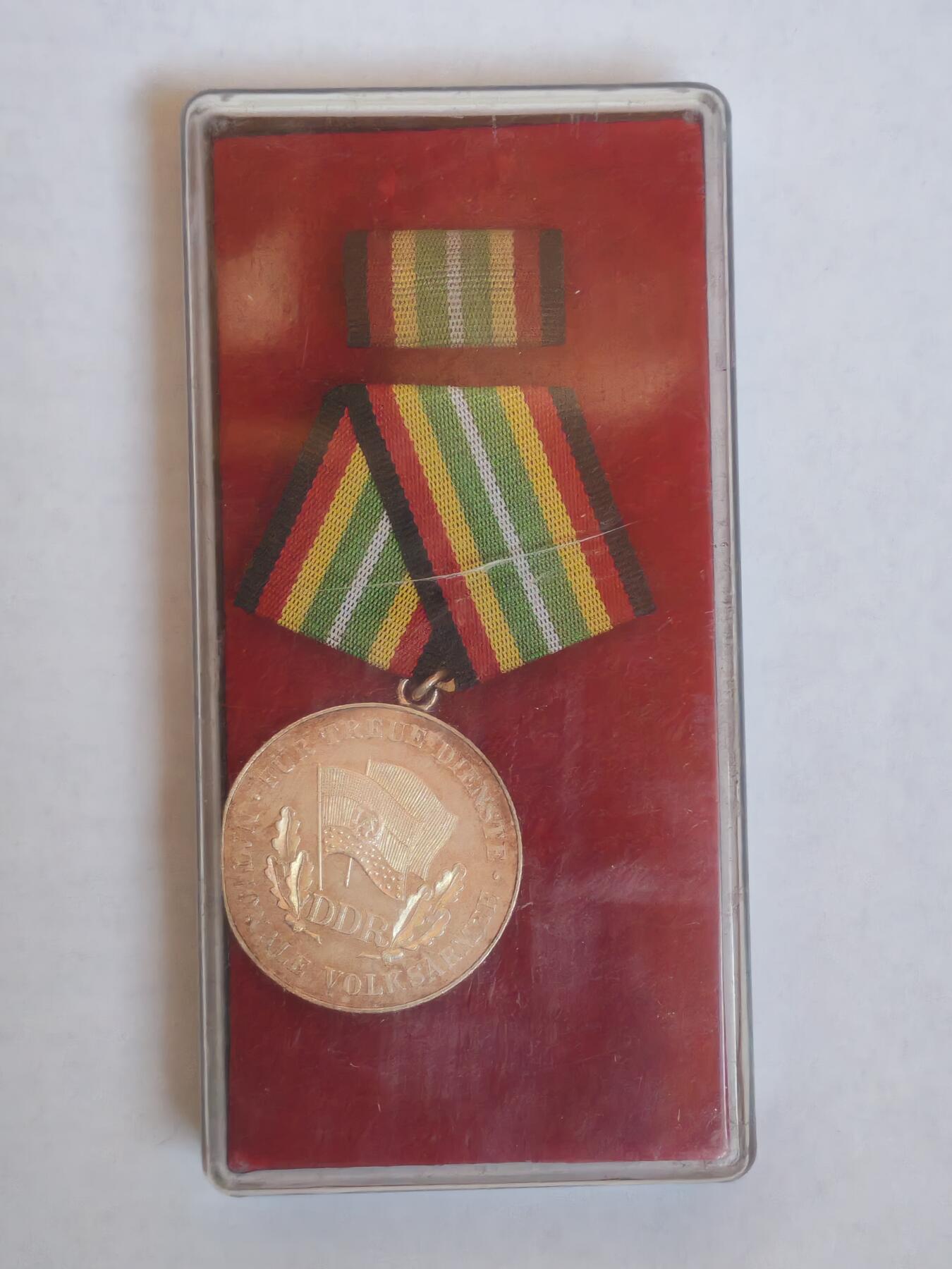 韵星假日军品类拍卖第44期 -- Rimey Holidays Militaria Auction 44 民主德国人民军银级圆满服役奖章带原盒略