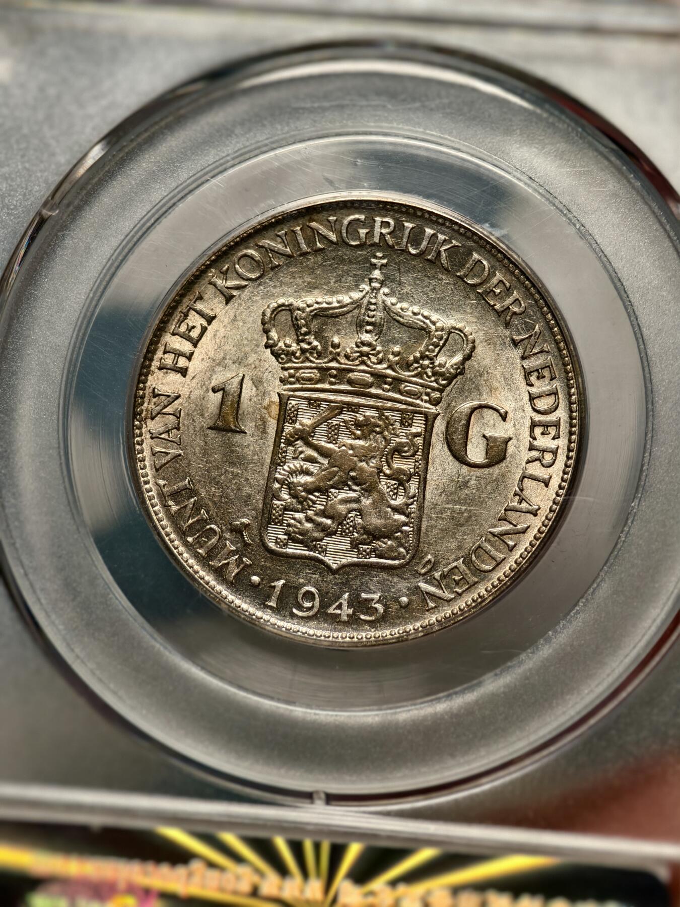 抚柳草堂-第十四期章牌钱币  奖章勋章限时免佣 满百包邮 放漏专场 1943荷属东印度1GULDEN银币 威廉敏娜女王 精发版底板丝滑发丝清晰 公博ms63