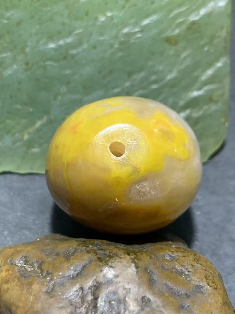 精美冰飘冻料飘鸡油黄战国红玛瑙大勒子一颗！