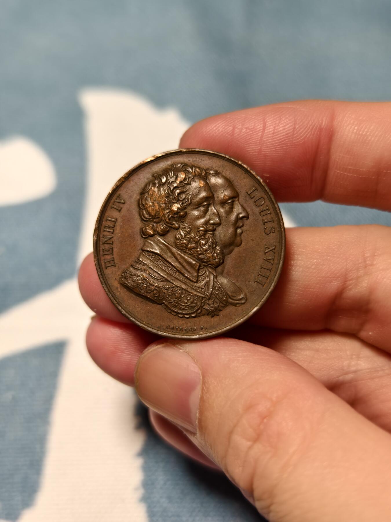 抚柳草堂-第十四期章牌钱币  奖章勋章限时免佣 满百包邮 放漏专场 1818法国波旁复辟时期的纪念铜章 由雕刻师 Raymond Gayrard 设计为纪念巴黎新桥亨利四世雕像重建而发行早期无边铭   直径33mm重20.7g