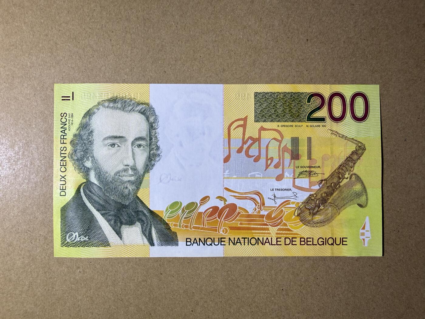 《艾美收藏》第235期-3.8周日外币荟萃 比利时200法郎 UNC 末版 比利时乐器制造家萨克斯