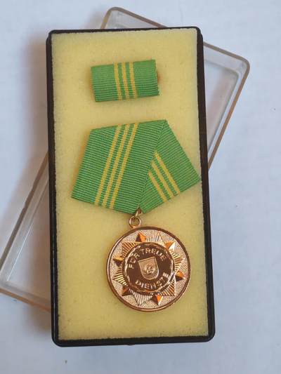 韵星假日军品类拍卖第44期 -- Rimey Holidays Militaria Auction 44 - 民主德国金级内务部圆满服役奖章带原盒略