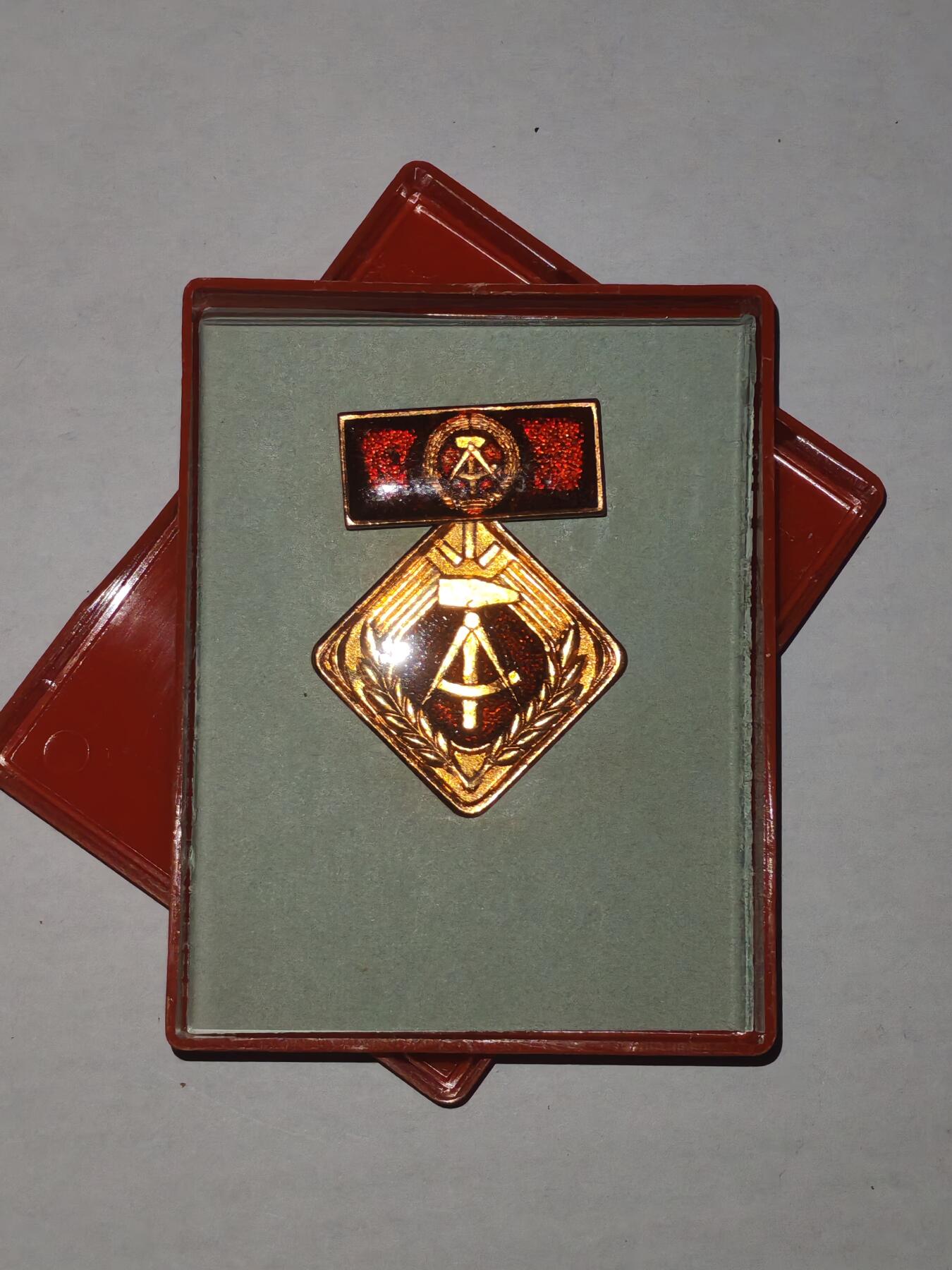 韵星假日军品类拍卖第44期 -- Rimey Holidays Militaria Auction 44 民主德国个人劳动荣誉奖章带原盒