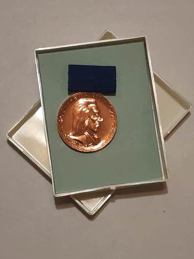 韵星假日军品类拍卖第44期 -- Rimey Holidays Militaria Auction 44 - 民主德国铜级斐斯泰洛齐奖章带原盒