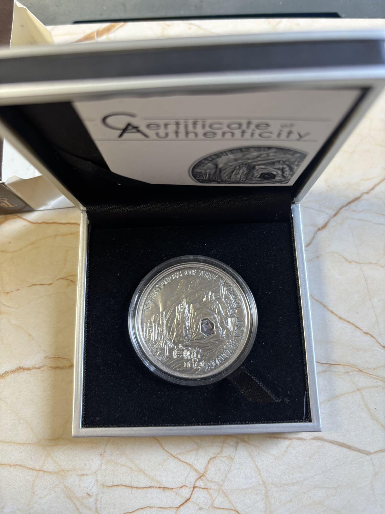 第192期拍卖 帕劳2013年世界珍宝系列5镶嵌紫水晶仿古纪念银币，925银，25克，发行2000枚