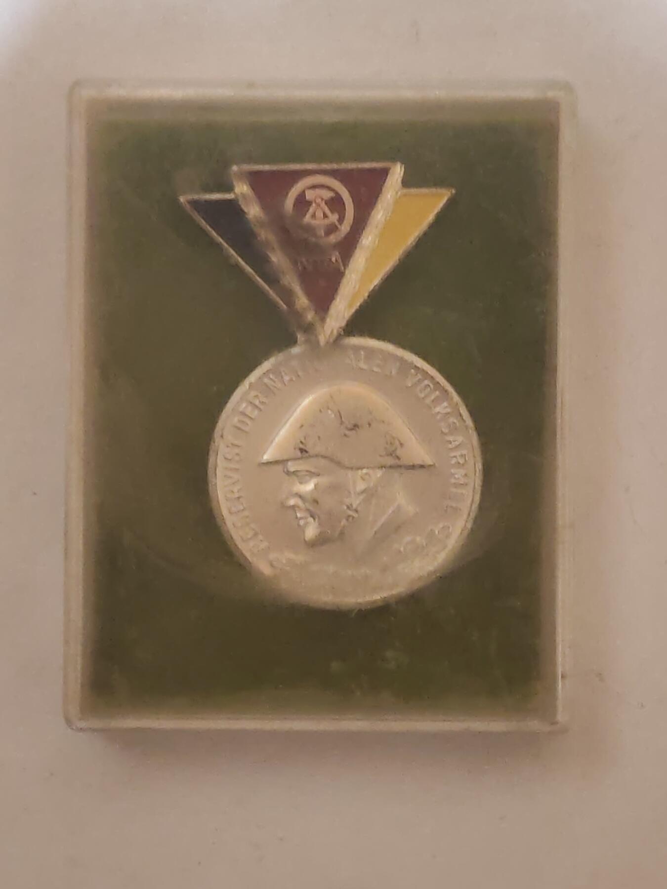 韵星假日军品类拍卖第44期 -- Rimey Holidays Militaria Auction 44 民主德国银级人民军预备役奖章带原盒