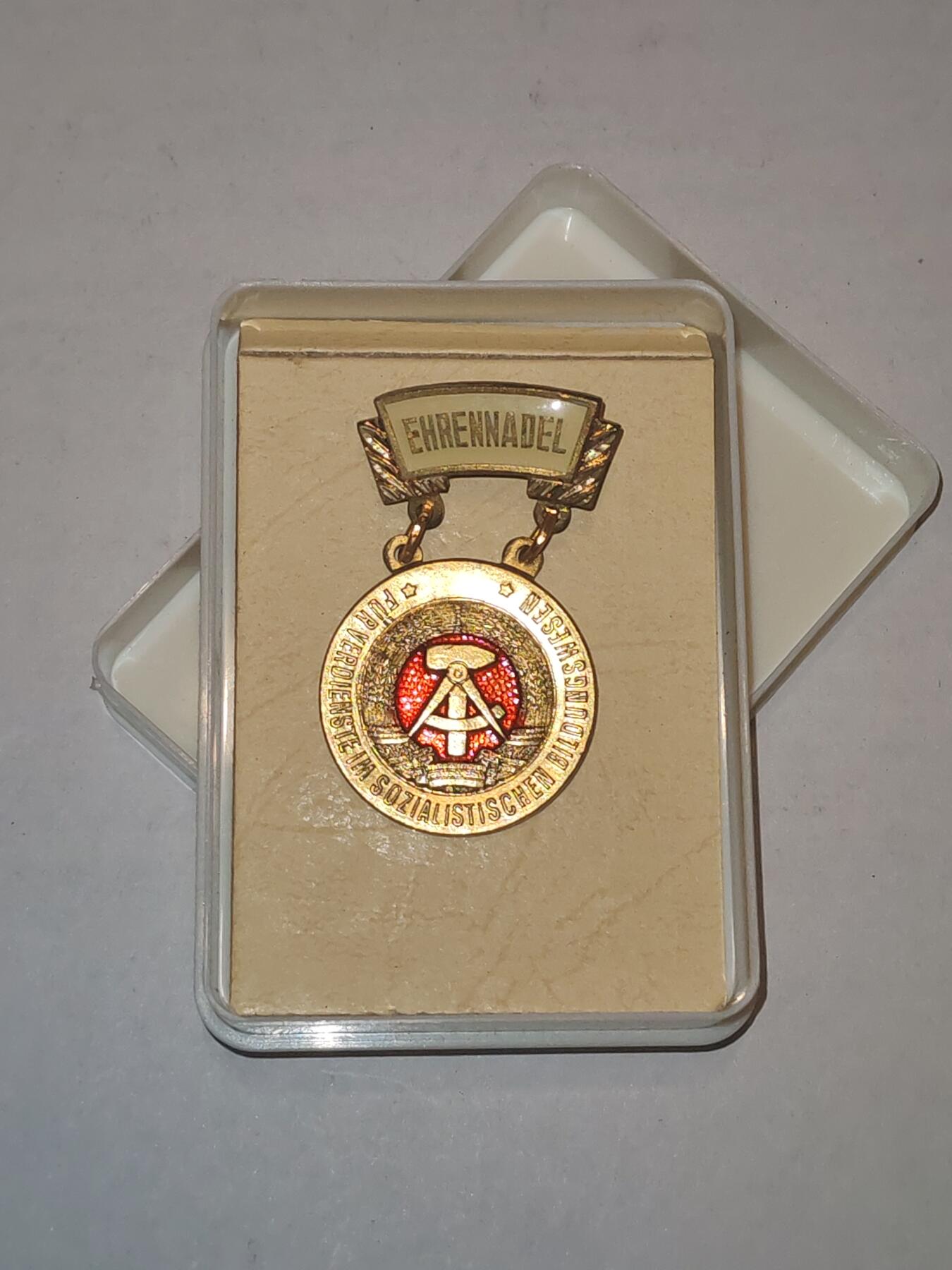 韵星假日军品类拍卖第44期 -- Rimey Holidays Militaria Auction 44 民主德国社会主义教育事业荣誉奖章带原盒