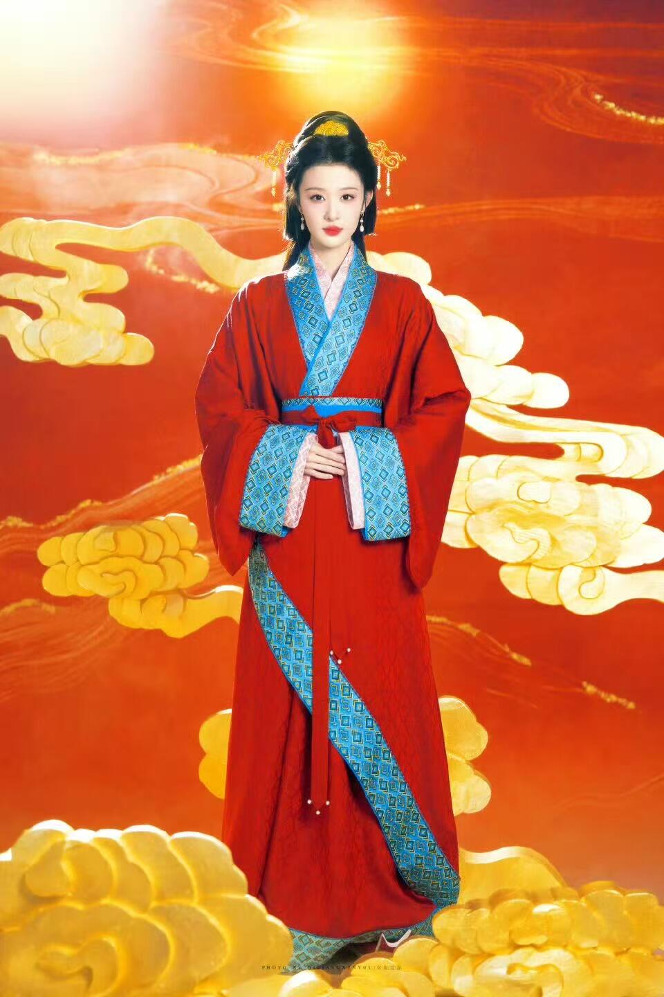 零元拍：十月寒英，风骨傲立！大家问啊问，大家等吖等，真的等到王楚然！回味一番，楚然的昭君出塞真的太美……2026马年春晚《贺花神》月芙蓉花神王楚然亲签芙蓉春帖~