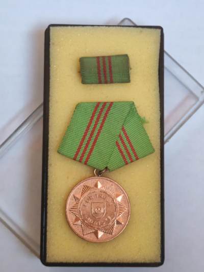韵星假日军品类拍卖第44期 -- Rimey Holidays Militaria Auction 44 - 民主德国铜级内务部圆满服役奖章带原盒略