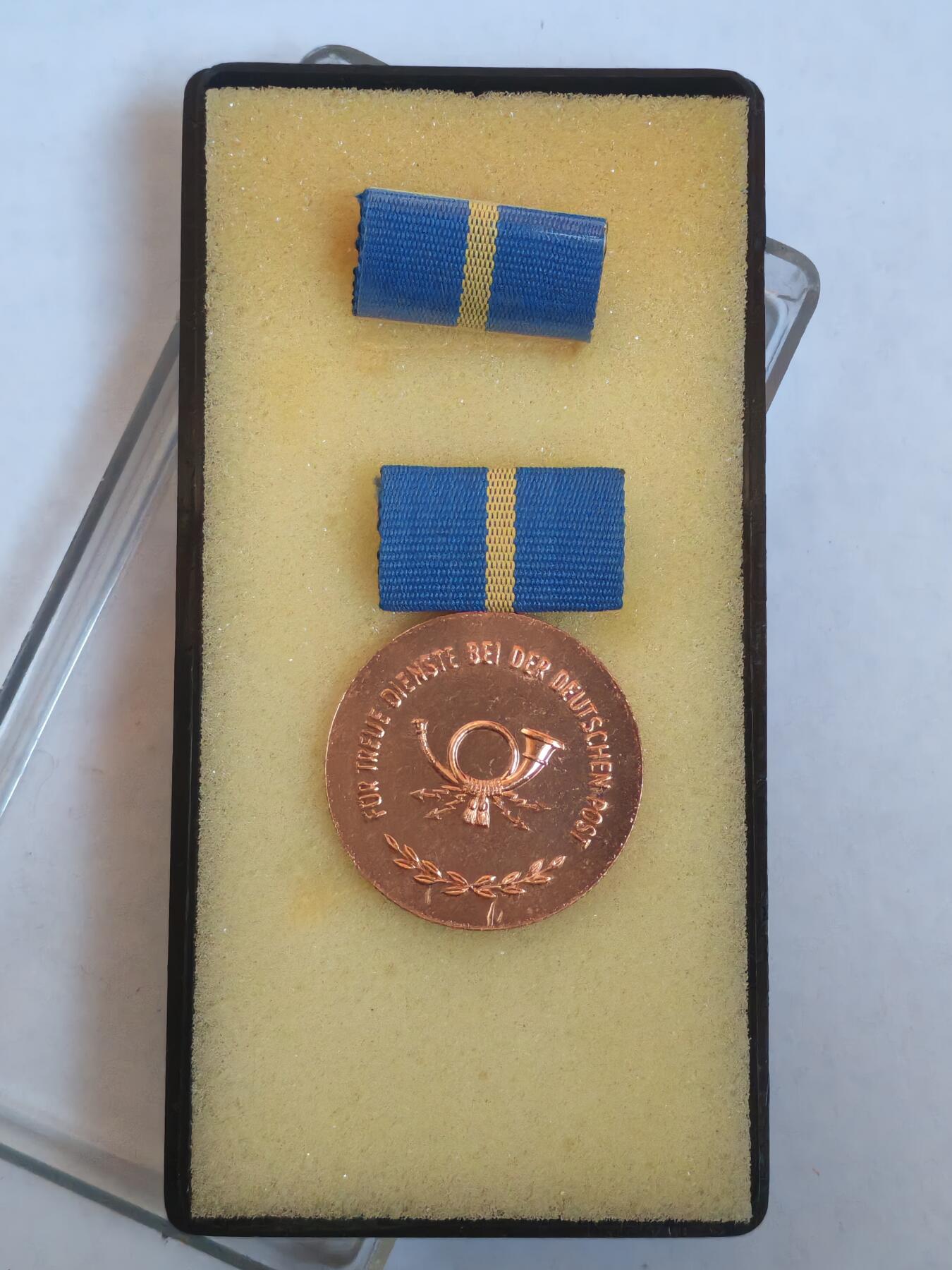 韵星假日军品类拍卖第44期 -- Rimey Holidays Militaria Auction 44 民主德国铜级邮政部忠诚服务奖章带原盒略