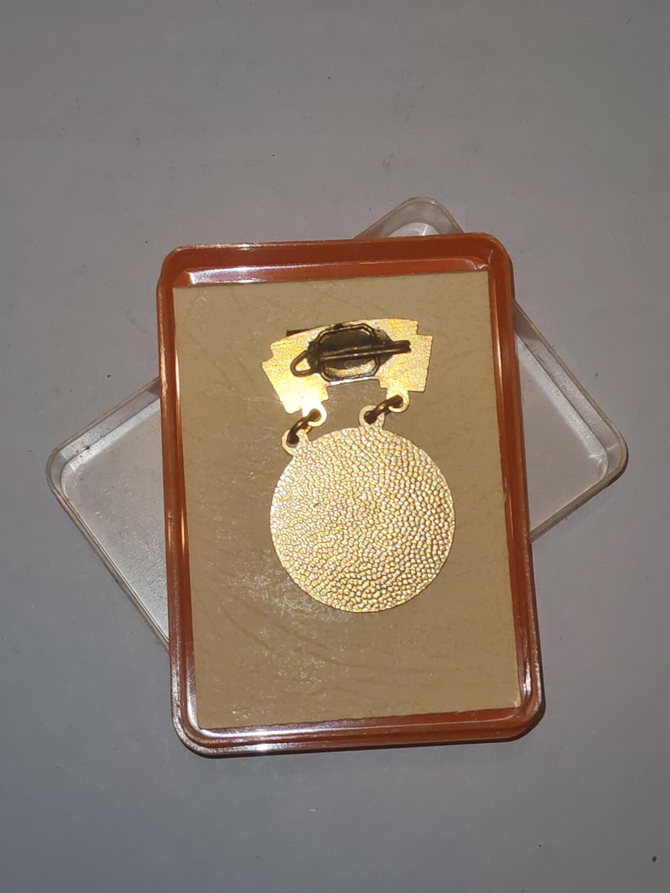 韵星假日军品类拍卖第44期 -- Rimey Holidays Militaria Auction 44 民主德国社会主义教育事业荣誉奖章带原盒