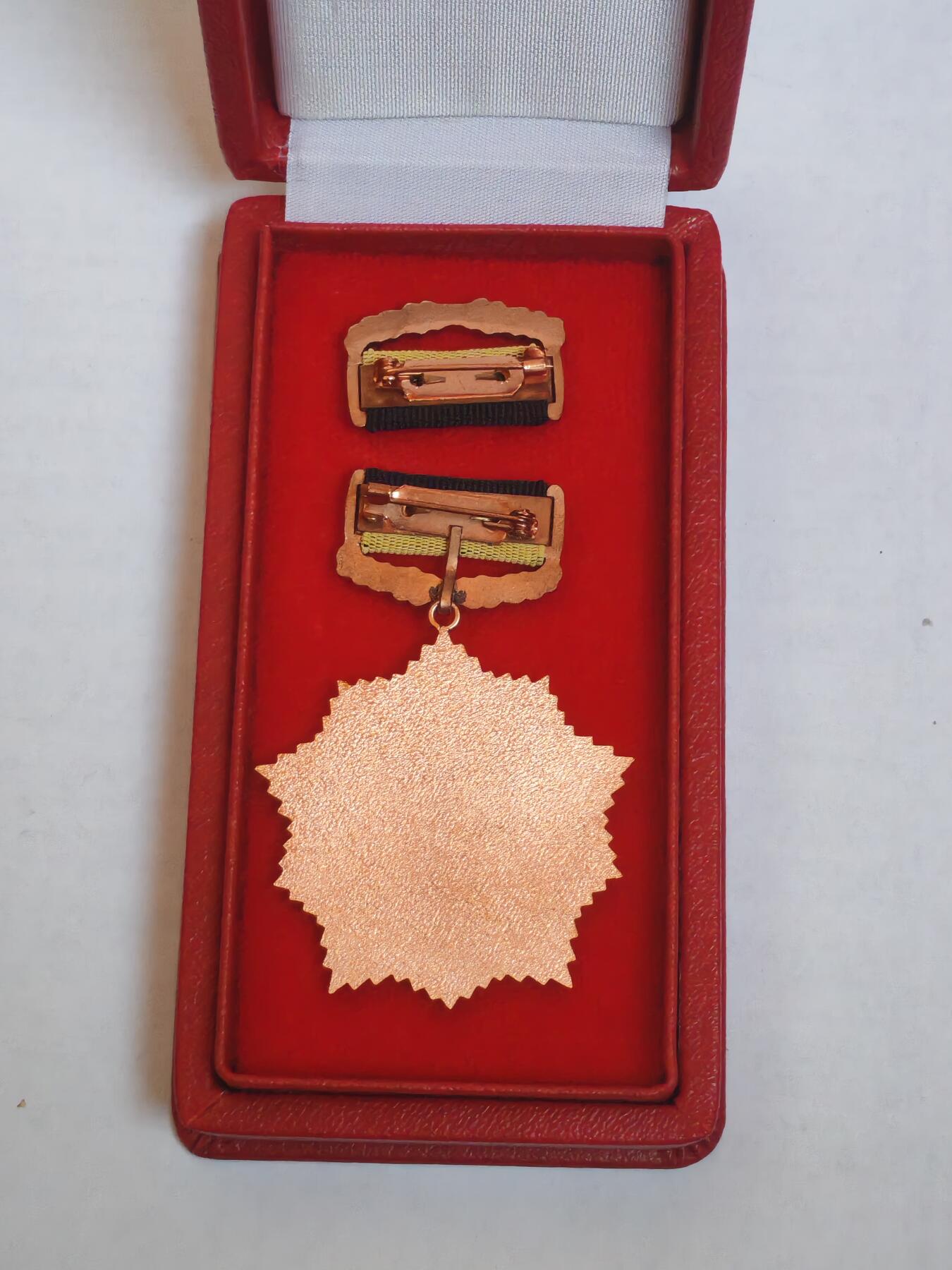 韵星假日军品类拍卖第44期 -- Rimey Holidays Militaria Auction 44 民主德国铜级祖国功勋勋章带原盒略“铜煎蛋”