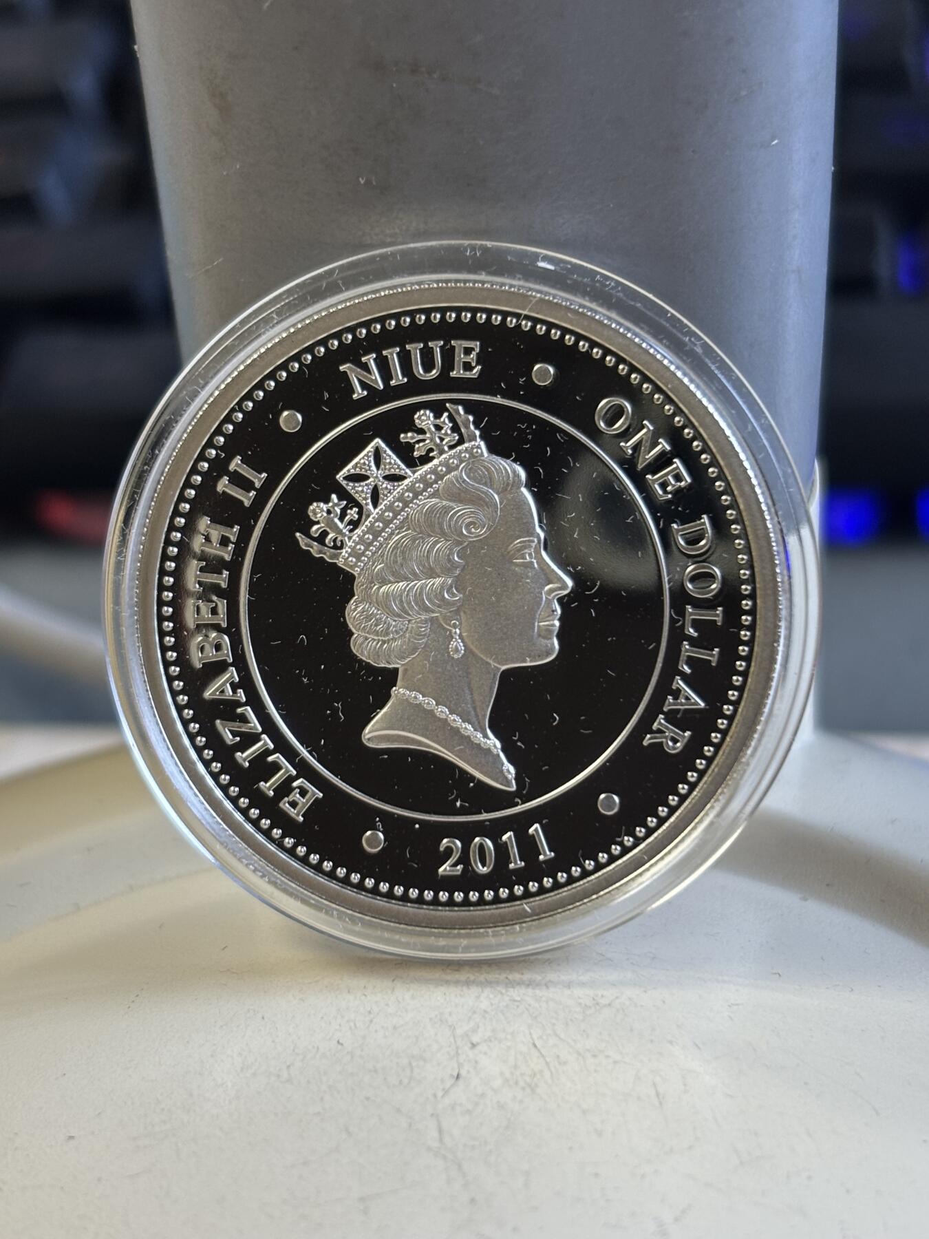 第192期拍卖 世界首枚含有岩石粉末原厂盒证纽埃2011年史前远古岩画艺术法国肖维岩洞壁画彩色精制银币925银15.55克直径35毫米