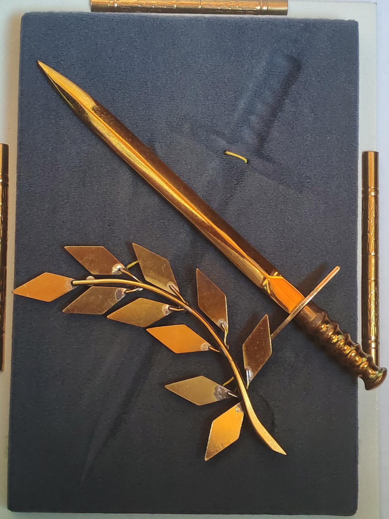 韵星假日军品类拍卖第44期 -- Rimey Holidays Militaria Auction 44 民主德国士官服役25周年纪念 “大宝剑”