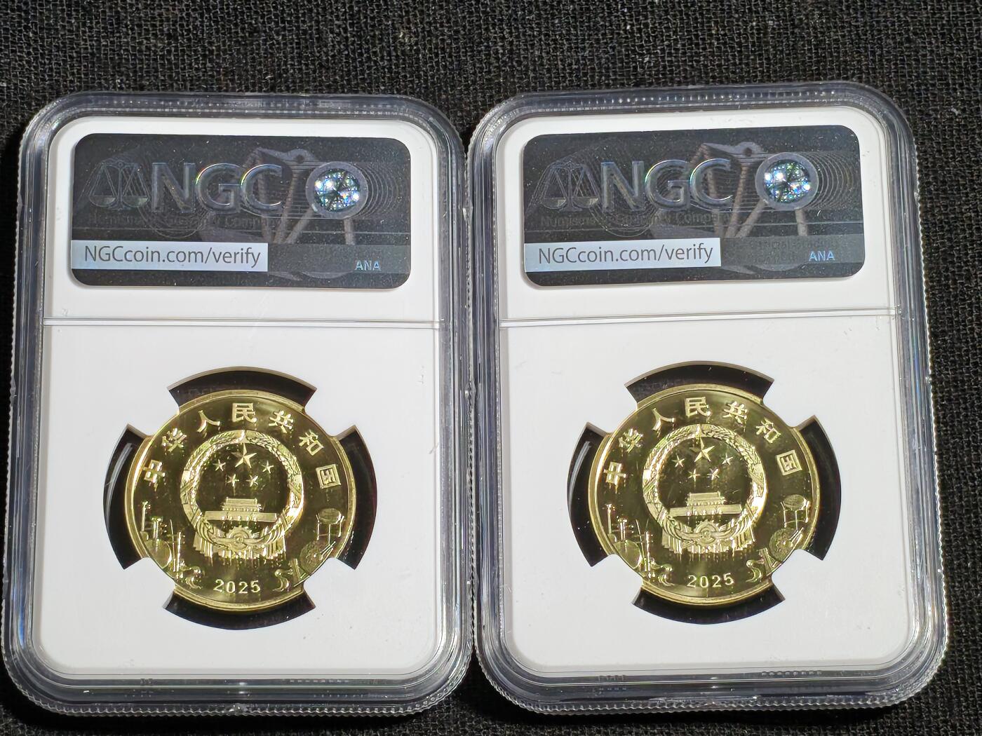 刘世昌艺术品销售中心～虎踞龙蟠*金杨在线联拍群第518期 2025年流通纪念币“京剧艺术-净角”【首日标】（NGC   MS68PL    串号：8653855-041、042）共2枚。