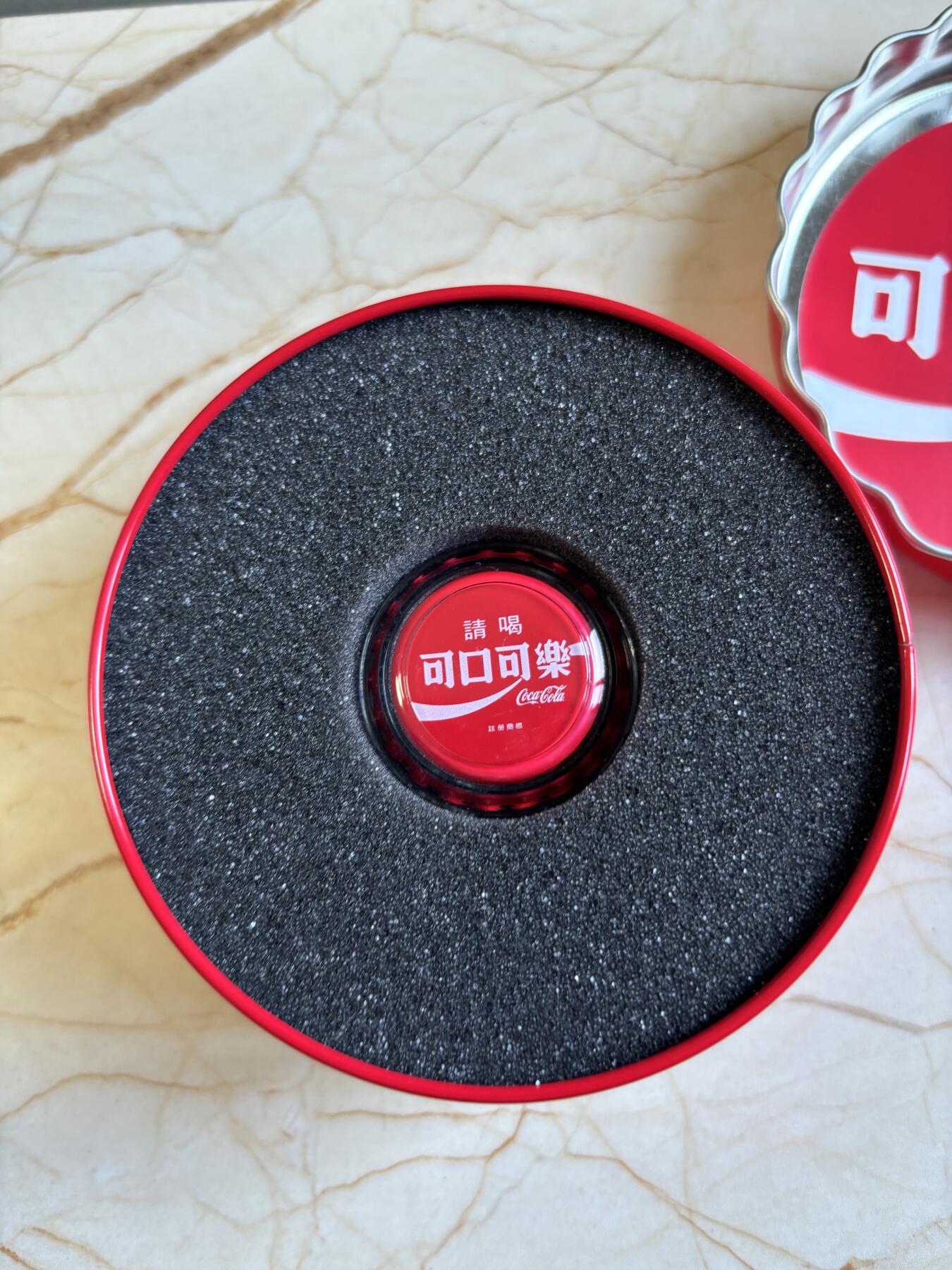 第192期拍卖 斐济2020年可口可乐瓶盖型繁体字体版彩色纪念银币，999银，6克，发行1000枚