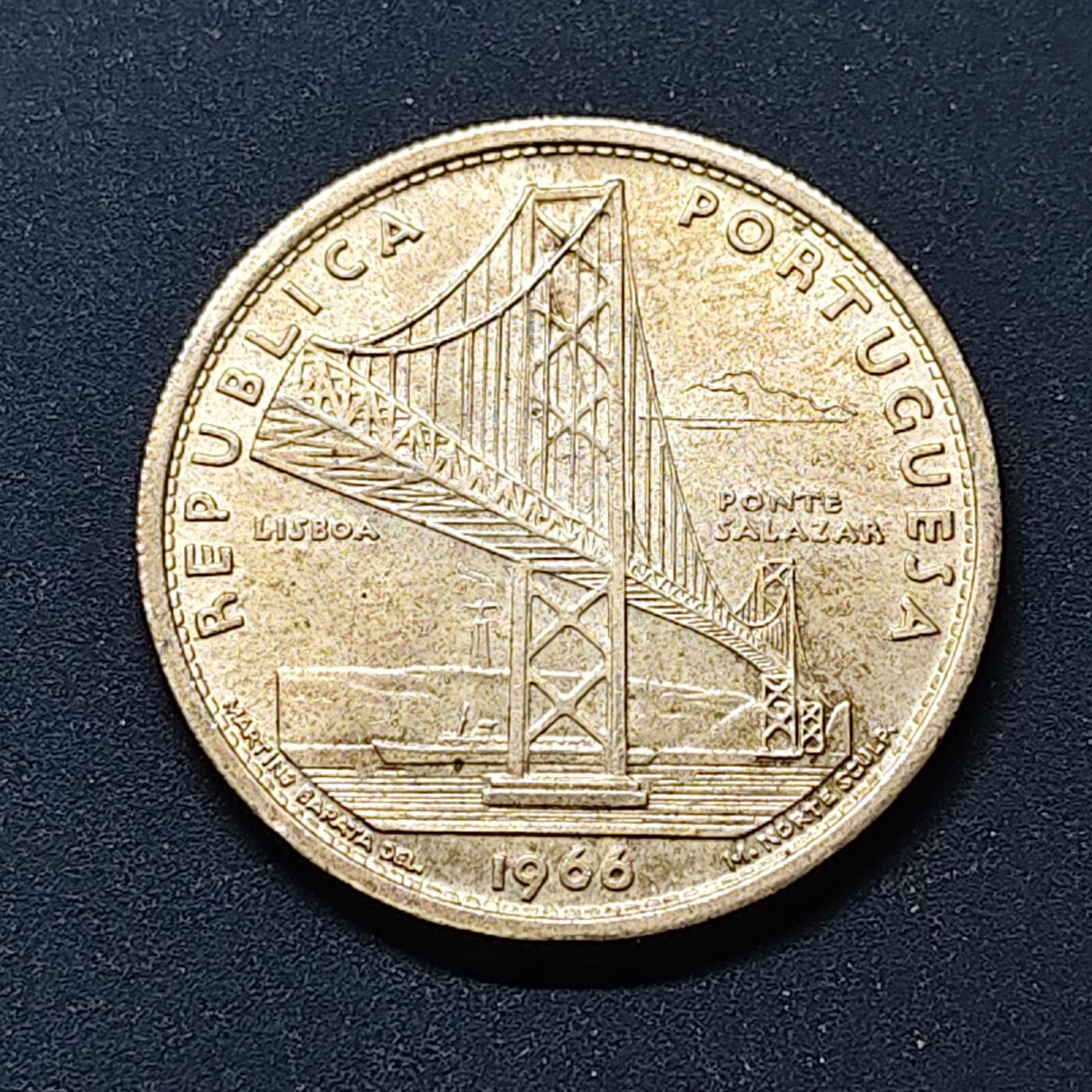 【全场包邮】纯粹捡漏拍508场 葡萄牙1966年20埃斯库多萨拉扎大桥通车纪念银币【30毫米10克65%】