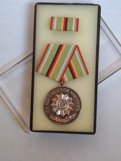 韵星假日军品类拍卖第44期 -- Rimey Holidays Militaria Auction 44 - 民主德国银级内务部功绩奖章带原盒略